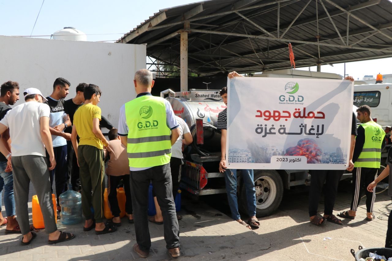 photo_5318846852252161054_y