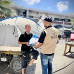 غزي دستك تستمر في توزيع طرود غذائية للأسر النازحه